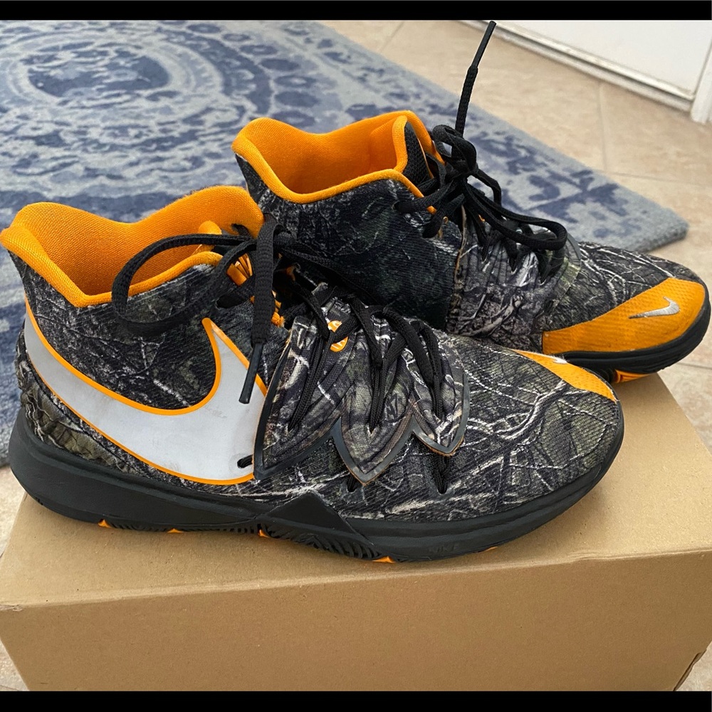 Nike Kyrie 5 Taco ~ Youth 6